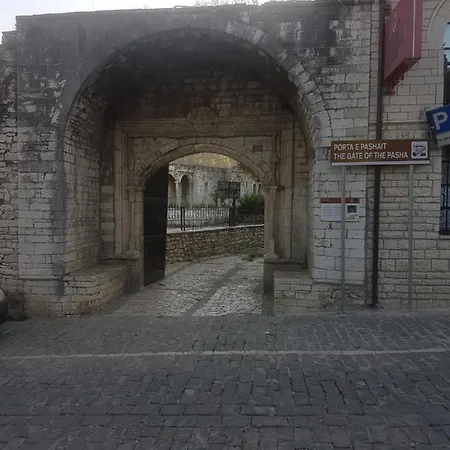 White * בראט